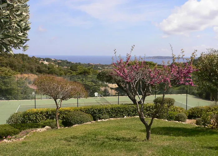 La Maison Collines De Guerrevieille Hébergement de vacances *